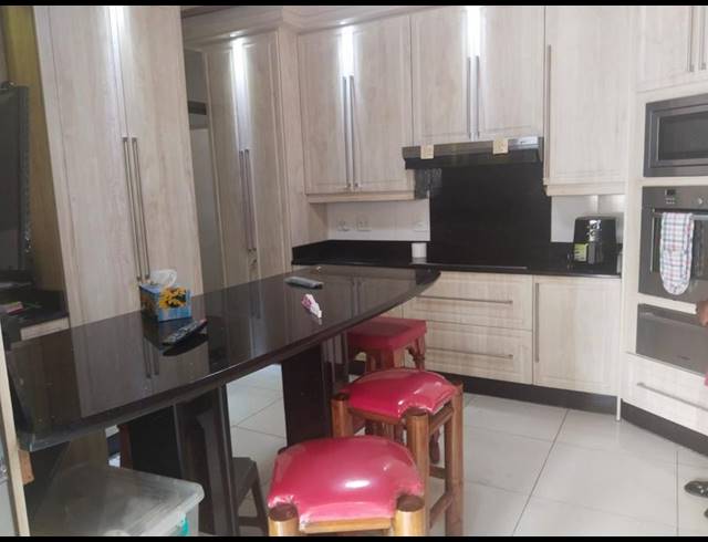 3 BEDROOM HOUSE FOR SALE IN BEZUIDENHOUT VALLEY